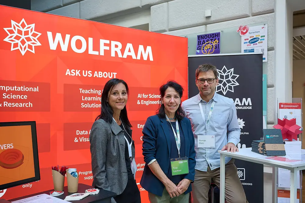 Bettina Lechner mit Kolleg:innen am Wolfram-Stand der ACOTEC 2026